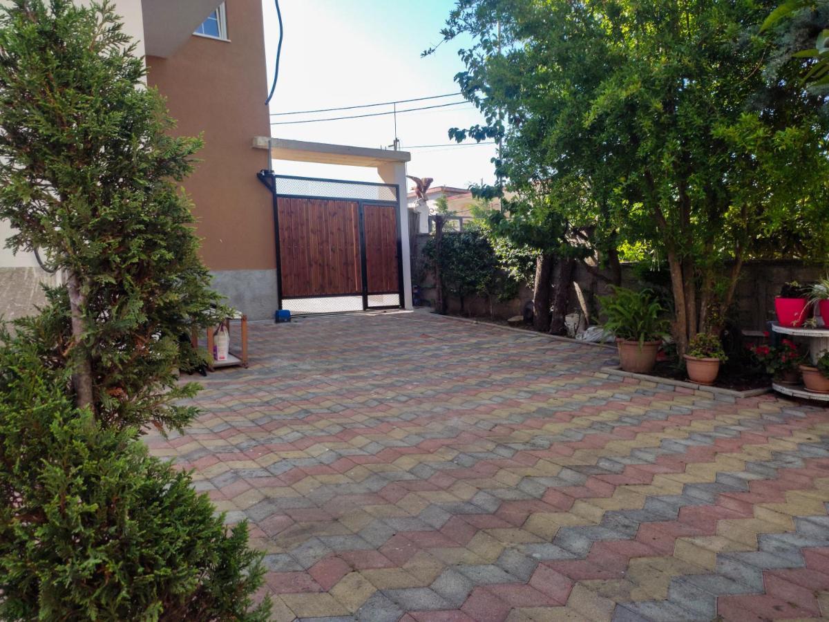 Vila Cikaj Hotell Durrës Exteriör bild
